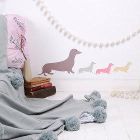 sticker-mural-chambre-bebe-chiens-saucisses-lovemae