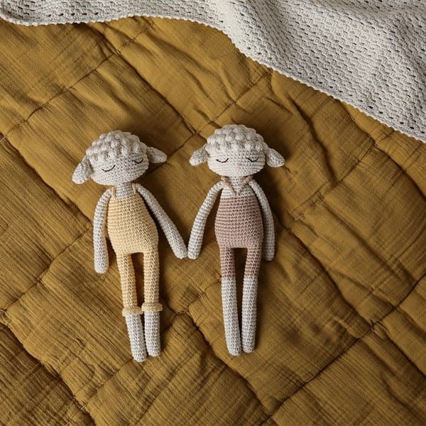Doudou en crochet agneau Patti Oslo