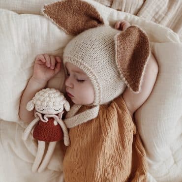 Doudou en crochet agneau