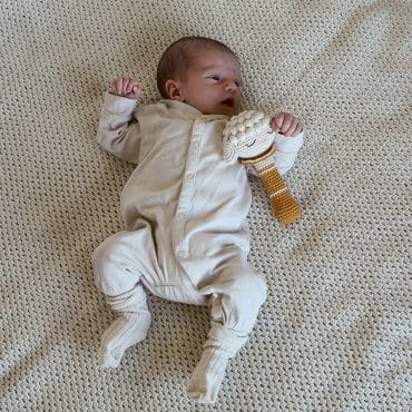 Hochet en crochet agneau
