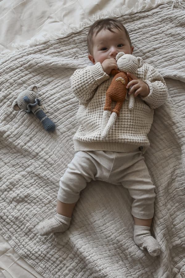 Doudou en crochet ourson brique Patti Oslo