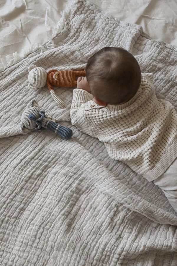 Doudou en crochet ourson brique Patti Oslo