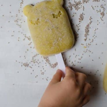 Quand des glaces sont aussi saines, pourquoi s'en priver ? Découvrez notre recette de glace à la mangue et aux graines de chia.