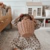 Panier en rotin Tulipe avec anse rose Olli Ella